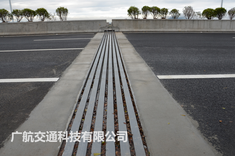 橋梁伸縮縫